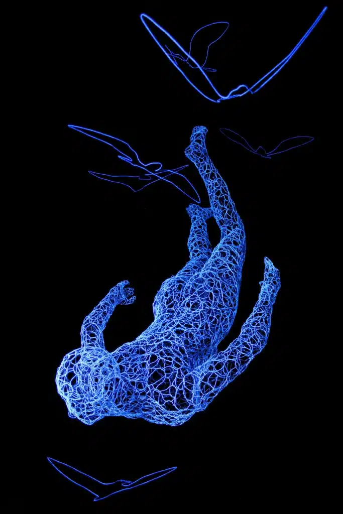 “In volo” 2021, filo di acciaio inox intrecciato a mano / hand woven steel wire – cm.165 x 80 x 50