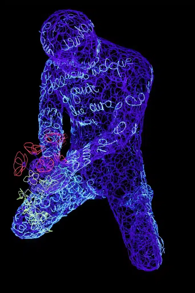 “Poesie di luce – Terra”, 2023 – filo di acciaio inox intrecciato a mano – hand woven steel wire – cm. 97 x 66 x 85