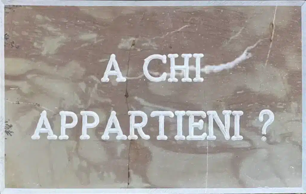 “A Chi Appartieni” 2023 – engraving on arsicola stone – incisione su pietra arsicola – cm 24 x 38 x 2,5