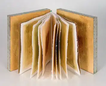 “Giornale di bordo ”, 2023 – tecnica mista su tavola e carta / mixed media on wood and paper – cm 30 x 24,5 x 4 ( ciascuna / each)