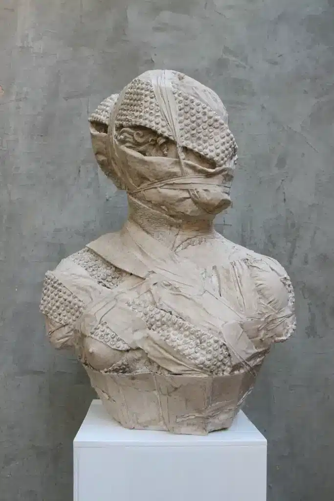 "Wrapped n.1” ( Venere) 2021, jesmonite and metallic oxides / jesmonite e ossidi di metallo – cm 60 x 45 x 35