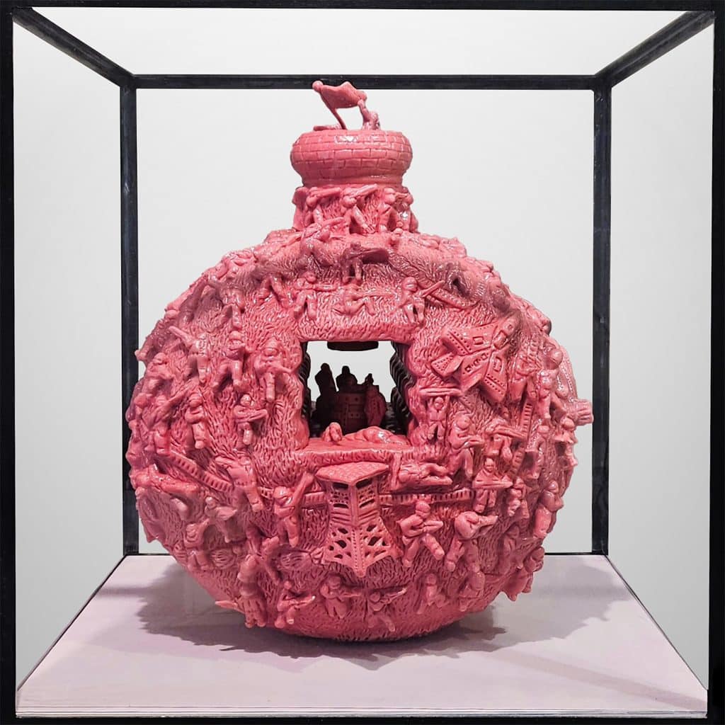 “Utopia militare” 2025, chewing-gum, vetroresina - cm. 65 x 52 x 26