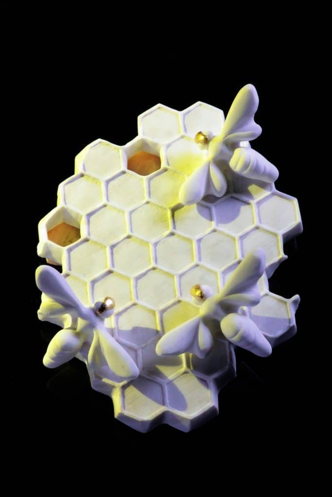 “Dolcezza II” 2026, Calacatta marble, Yellow onix, golden leaf
Cm. 8 x 18.5 x 24.5